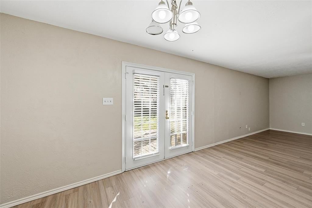 1718 Dorchester Dr - Photo 4 of 19