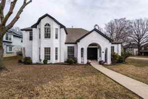 featured image of 811 Fall Dr