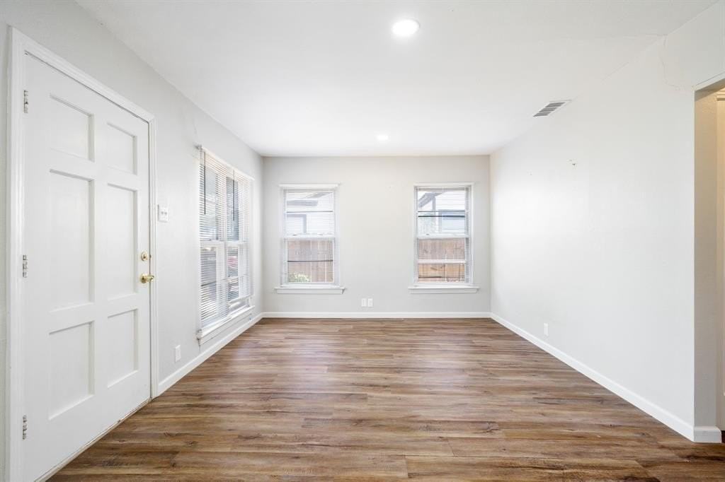 2334 Hudspeth Ave - Photo 3 of 24