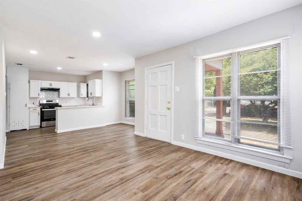 2334 Hudspeth Ave - Photo 4 of 24