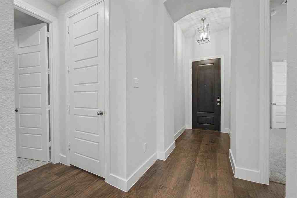 625 Brockwell Bnd - Photo 4 of 24