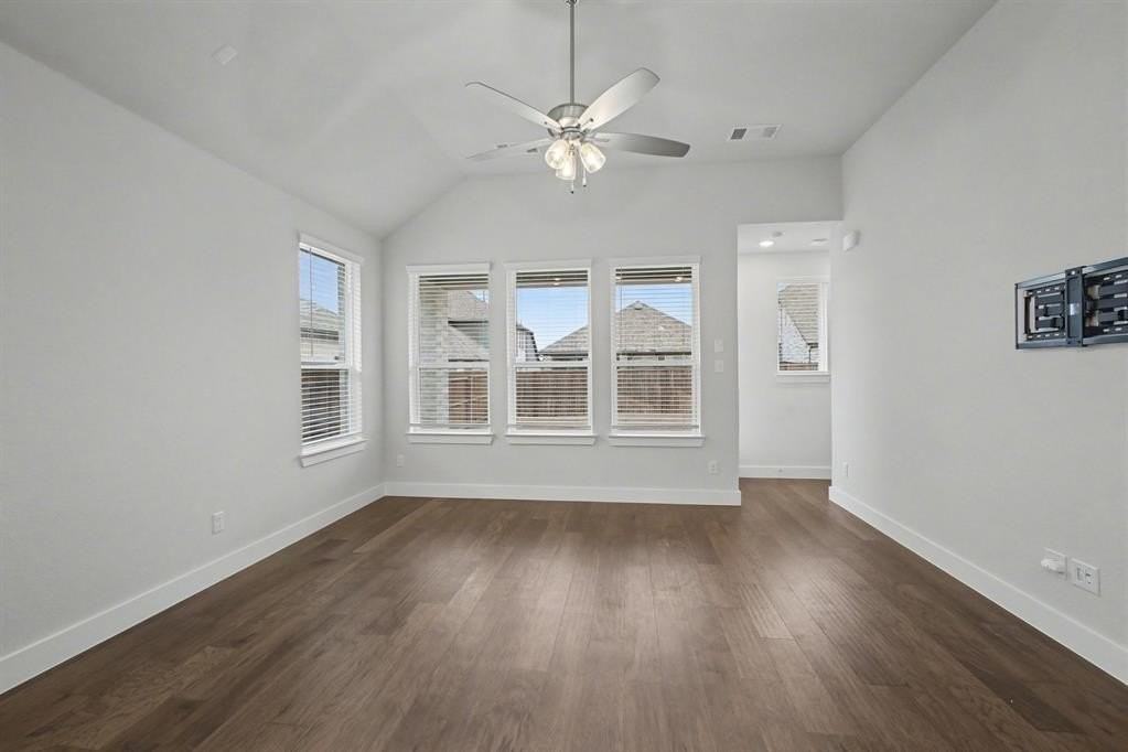 625 Brockwell Bnd - Photo 5 of 24