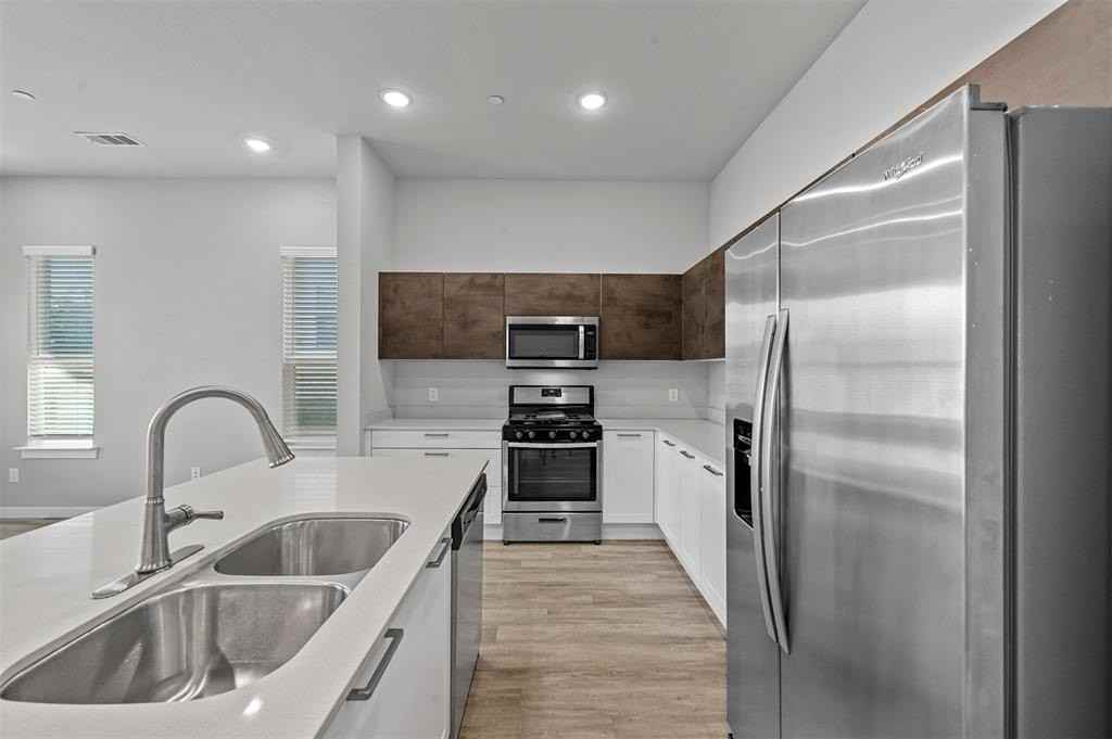 2362 Freshwater Ln - Photo 4 of 18