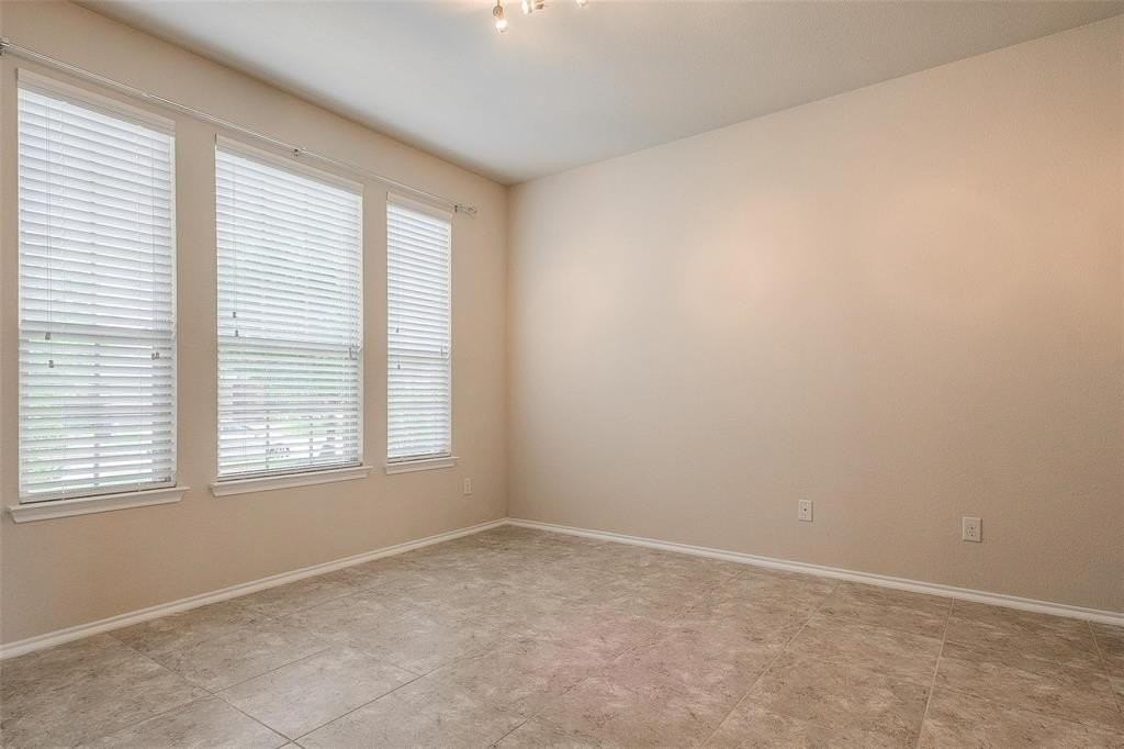 10128 Horseshoe Ln - Photo 5 of 37