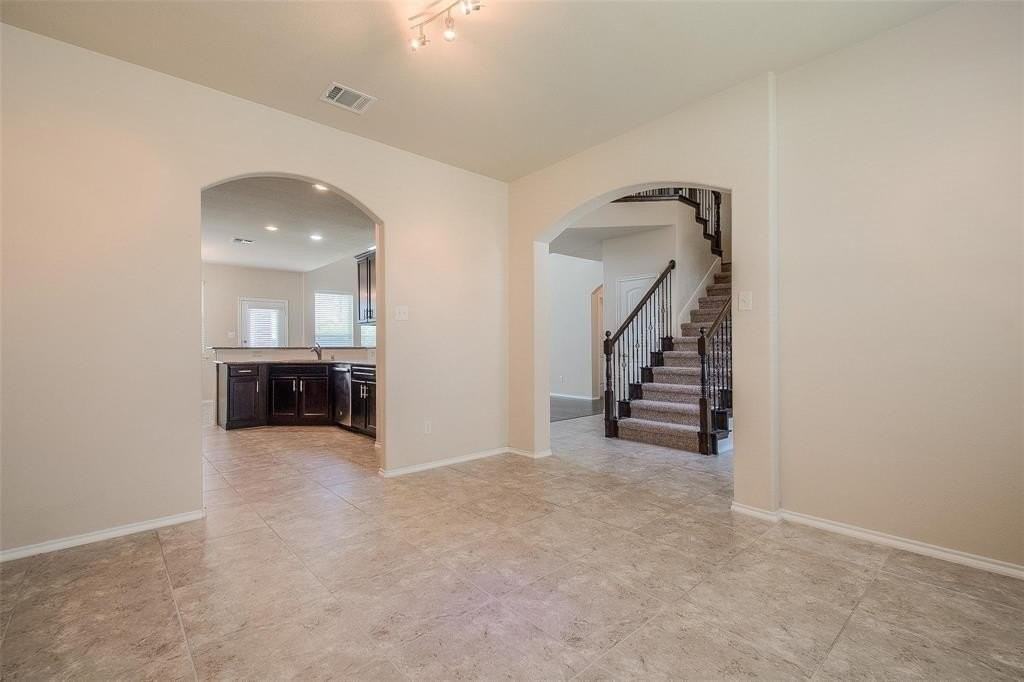 10128 Horseshoe Ln - Photo 7 of 37