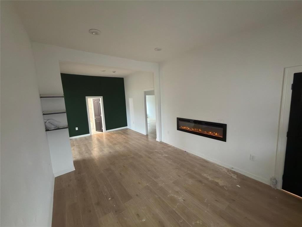 216 W 9th St - Photo 3 of 9