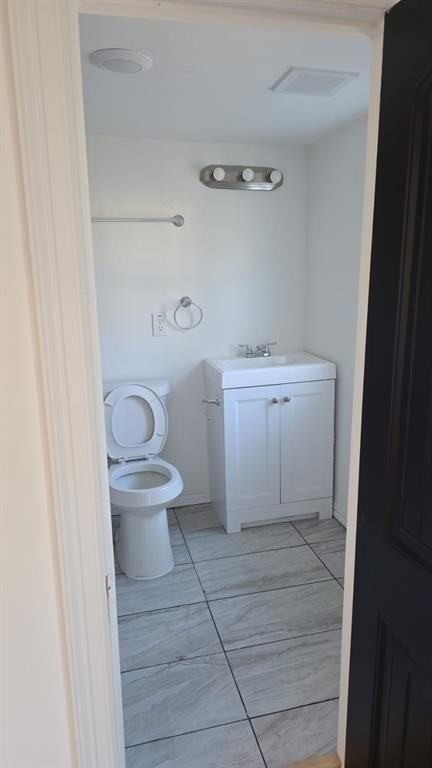 216 W 9th St - Photo 5 of 9