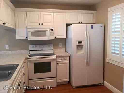 6917 Lakeview Ct - Photo 3 of 10