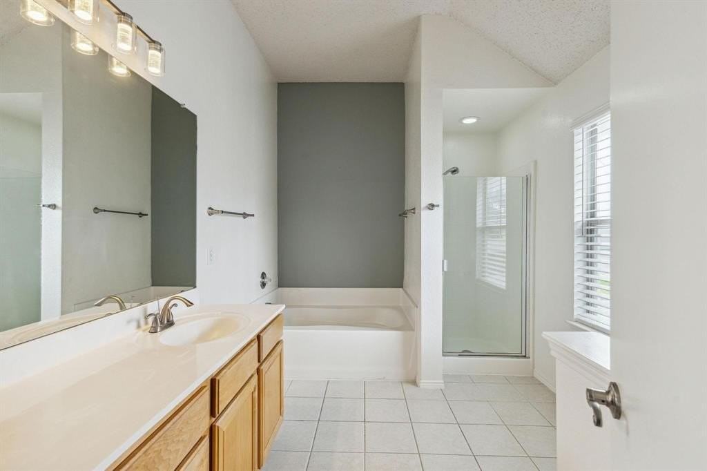 3541 Silverado Trl - Photo 4 of 27