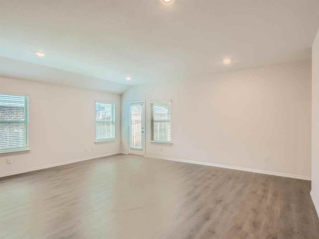 2310 Hankinson Ln - Photo 5 of 33