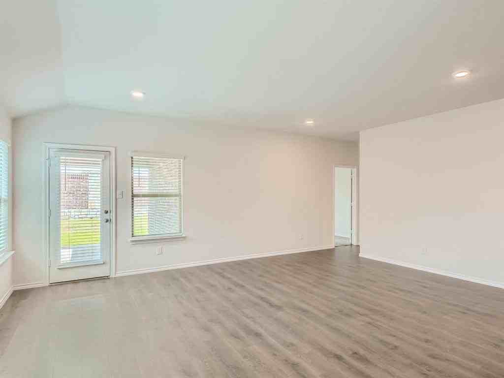 2310 Hankinson Ln - Photo 6 of 33