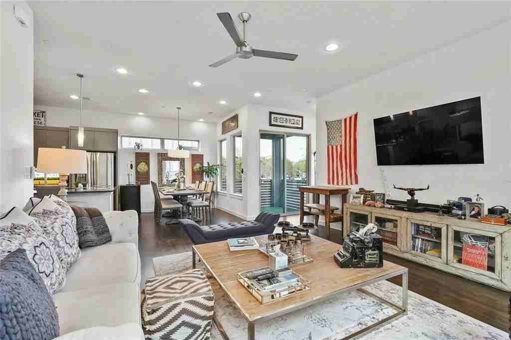 1911 Summit Ave #1 - Photo 3 of 33