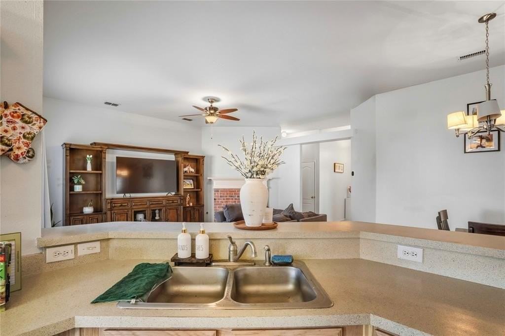 9204 Newport Ln - Photo 6 of 12