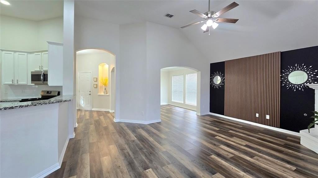 6229 St Leonard Dr - Photo 3 of 40