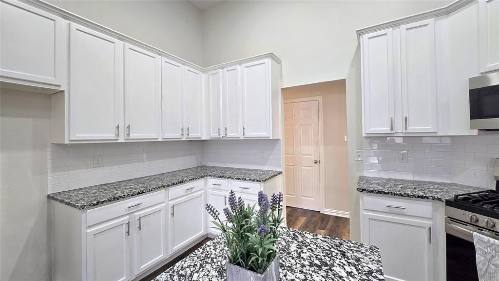 6229 St Leonard Dr - Photo 6 of 40