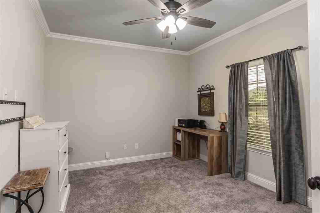 627 Redwood Dr - Photo 5 of 26