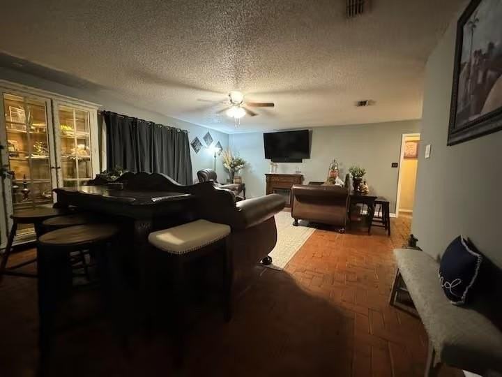 690 Sommerfeld Dr - Photo 5 of 19