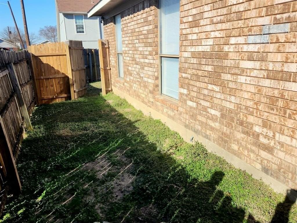 1703 Leroy Rd - Photo 3 of 9