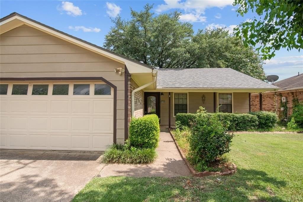 2526 Downs Cir - Photo 3 of 30