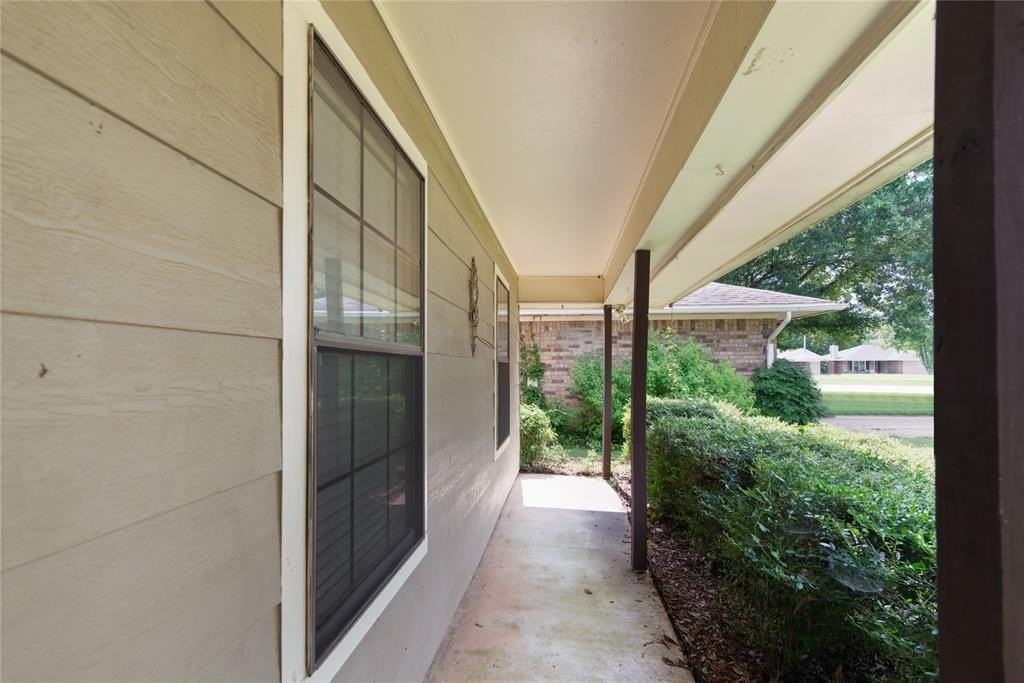 2526 Downs Cir - Photo 5 of 30