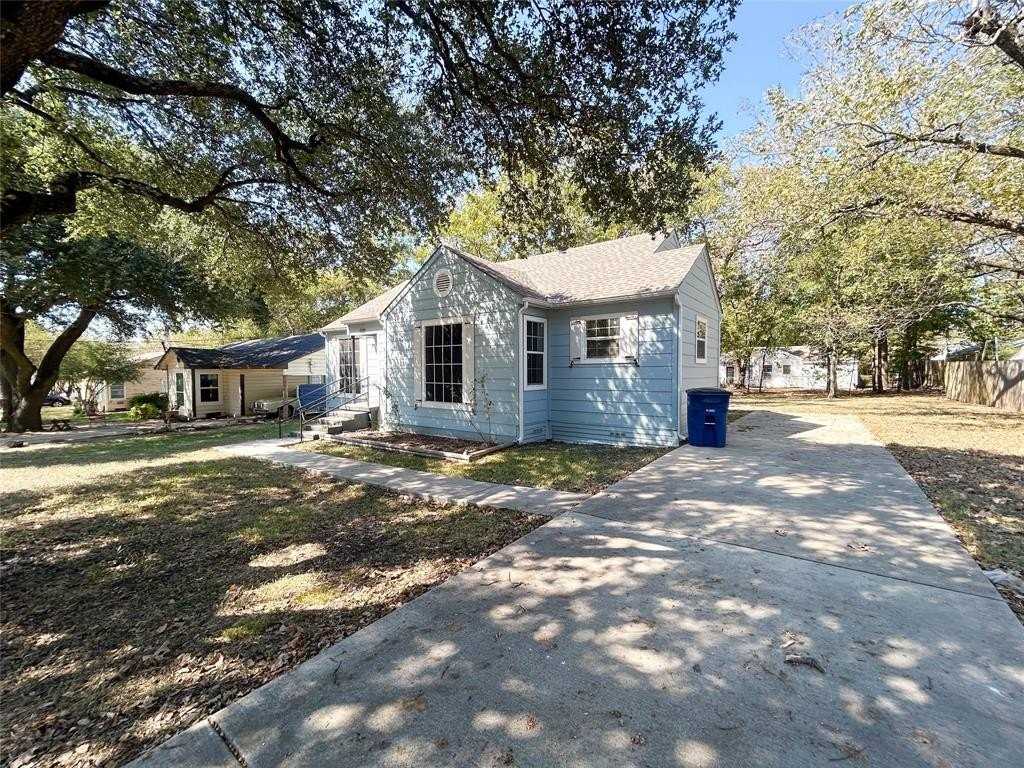 608 W Lake St - Photo 4 of 20