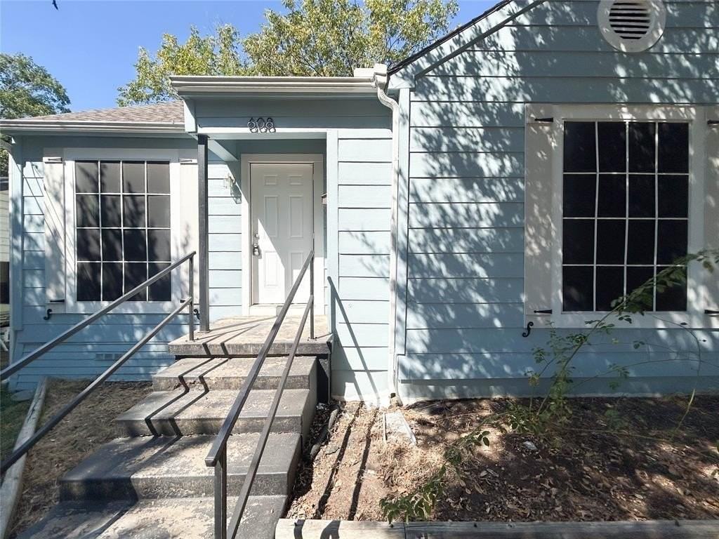 608 W Lake St - Photo 5 of 20