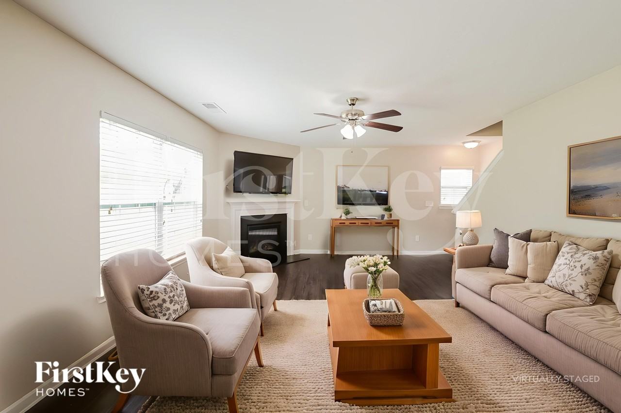 1684 Castle Peak Dr - Photo 3 of 18