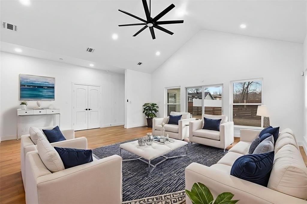 1812 Muncie Ave - Photo 5 of 25