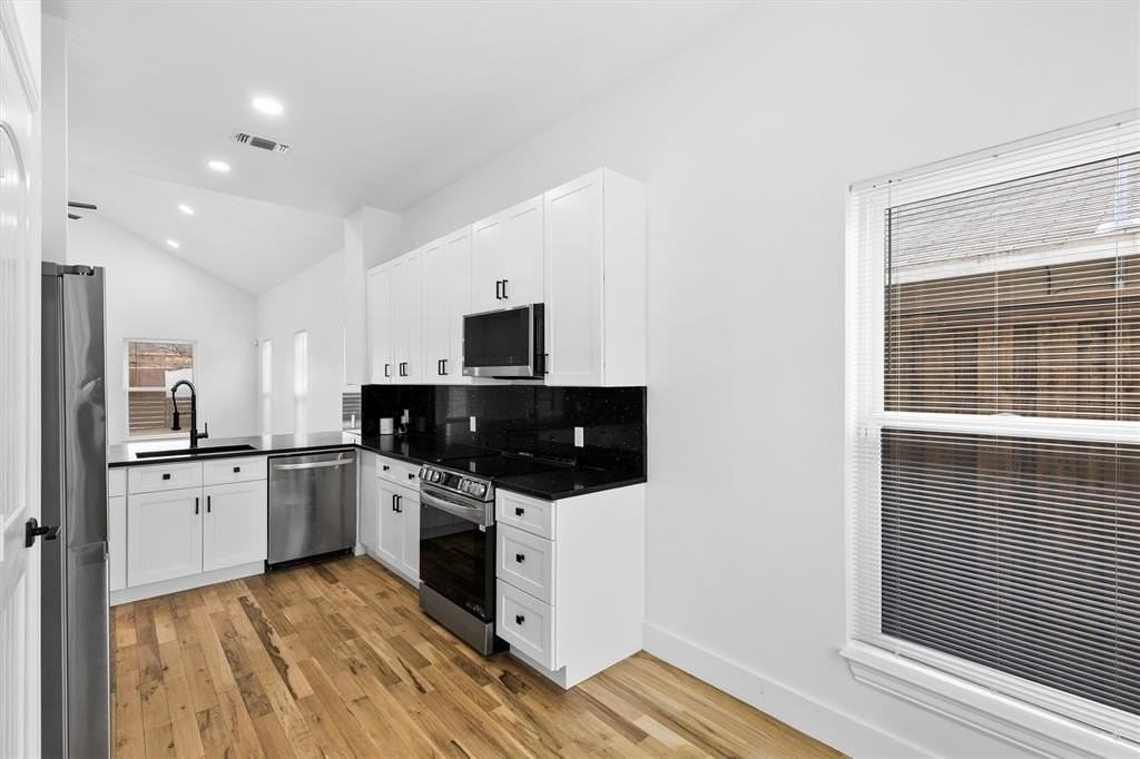 1812 Muncie Ave - Photo 7 of 25