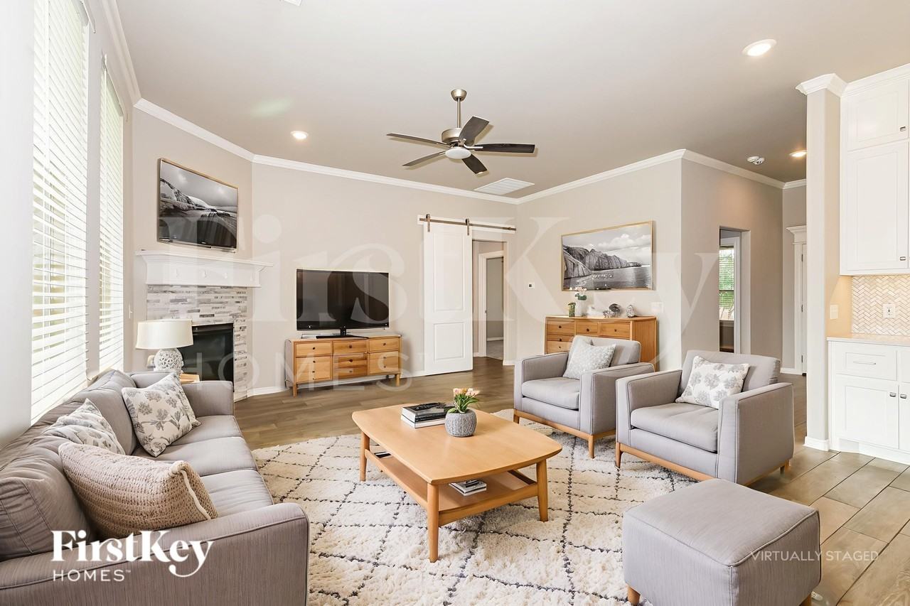 616 Texoma Dr - Photo 3 of 19