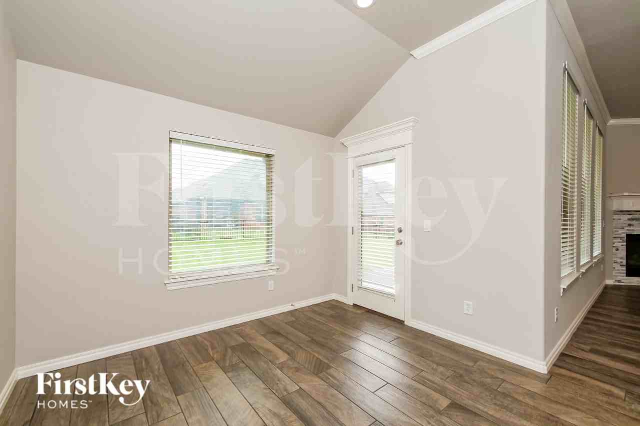 616 Texoma Dr - Photo 5 of 19