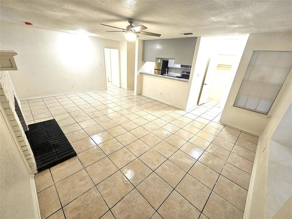 3425 Republic Dr - Photo 5 of 31