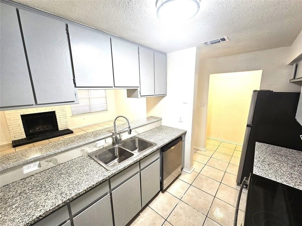 3425 Republic Dr - Photo 7 of 31