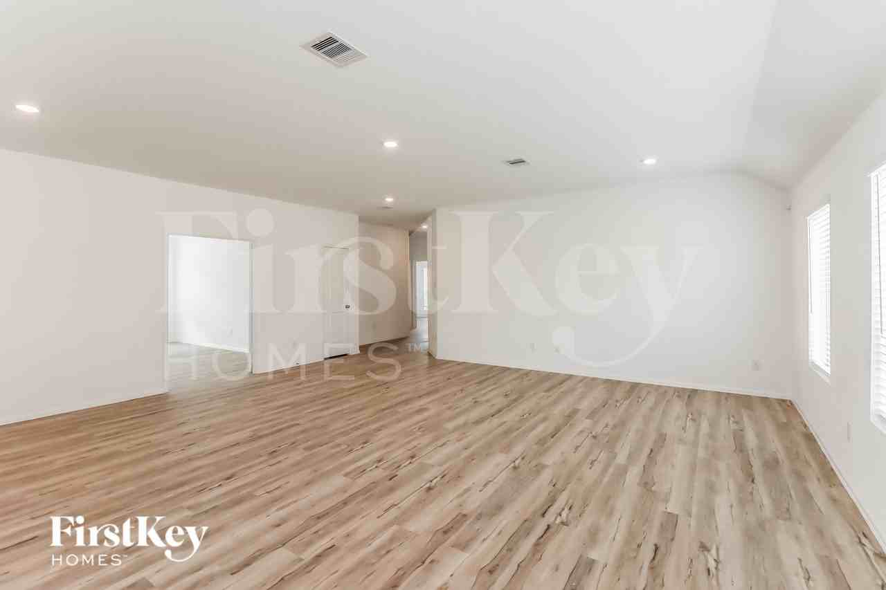 5223 Pine Pass Dr - Photo 3 of 15