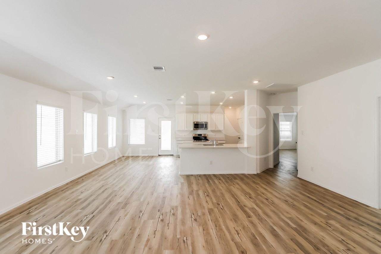 5223 Pine Pass Dr - Photo 4 of 15