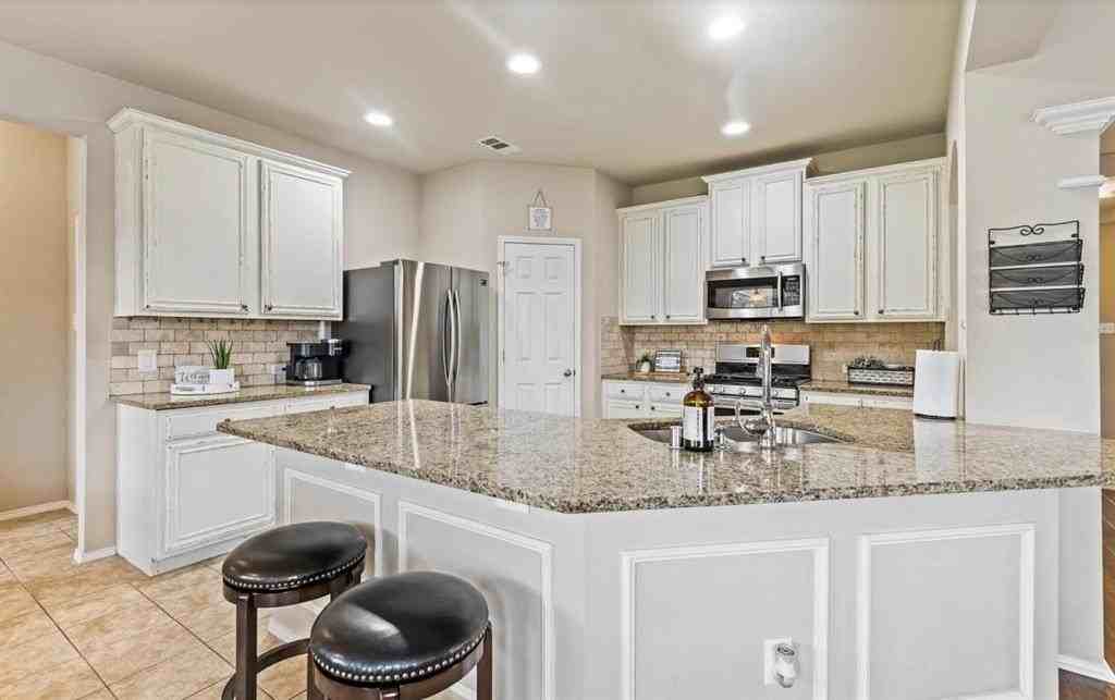 5200 Birchwood Dr - Photo 2 of 27