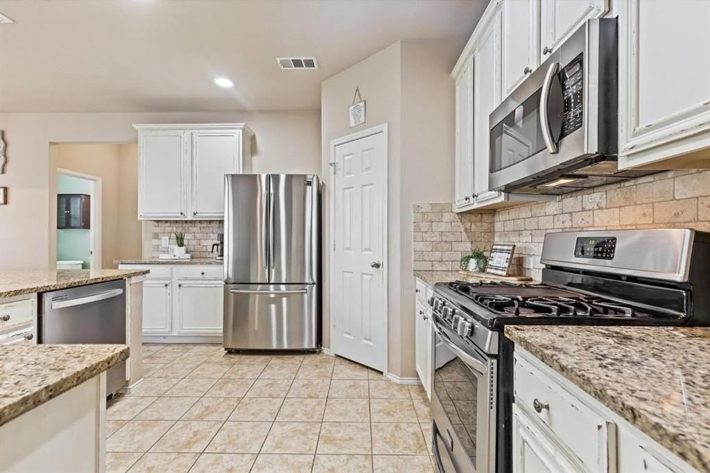 5200 Birchwood Dr - Photo 3 of 27