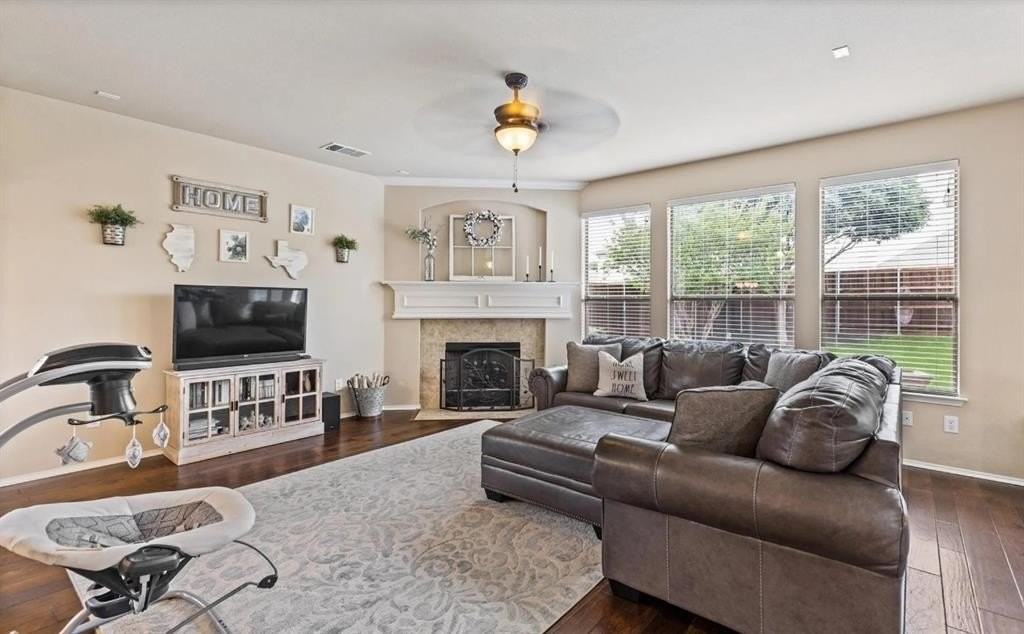 5200 Birchwood Dr - Photo 4 of 27