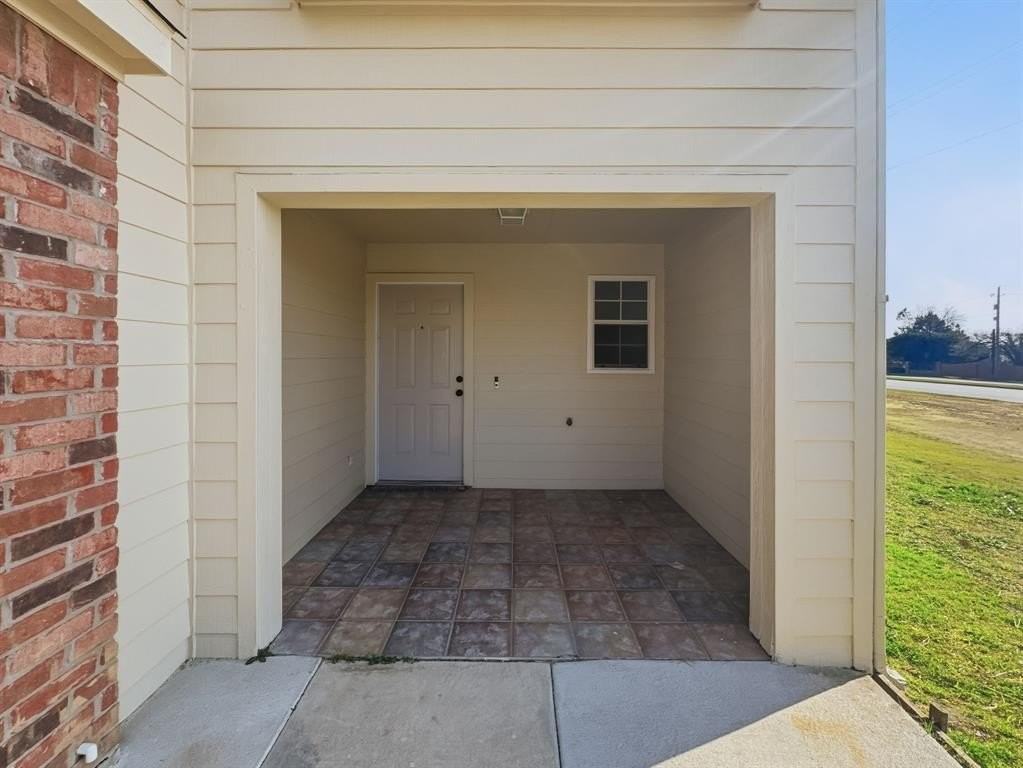 3950 Seaside Ct - Photo 3 of 29