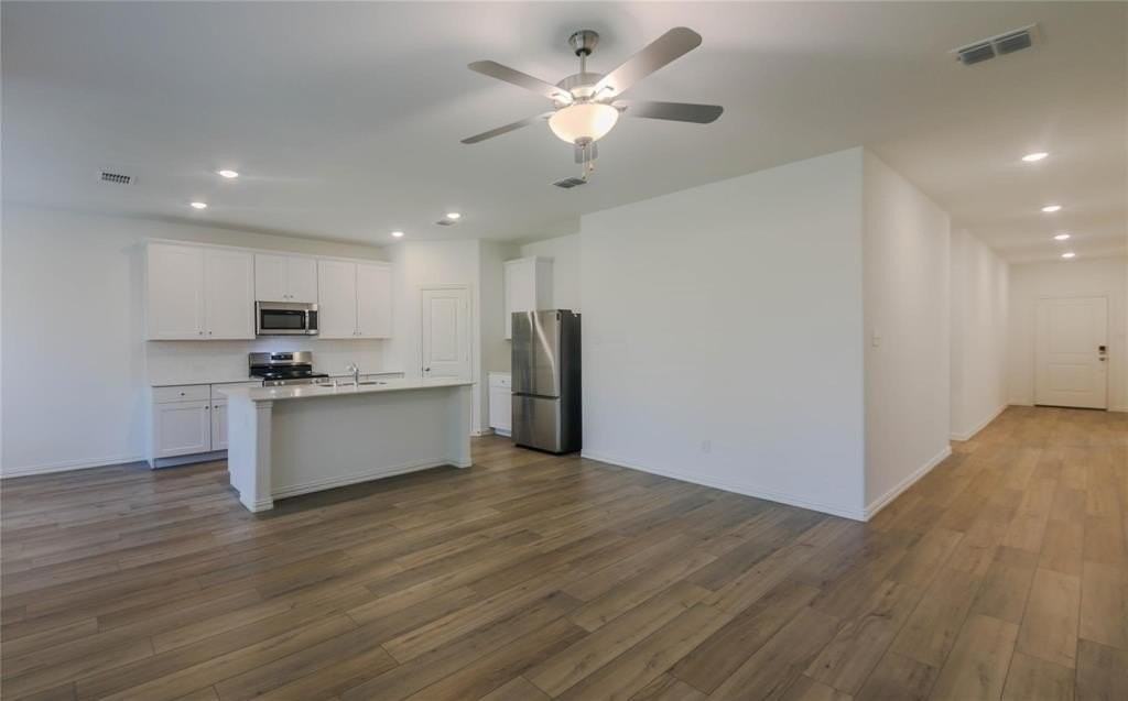 127 Jenkinson Dr - Photo 4 of 14