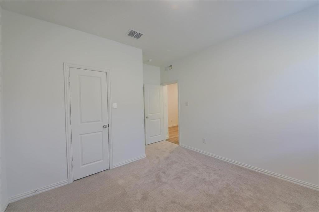 127 Jenkinson Dr - Photo 7 of 14