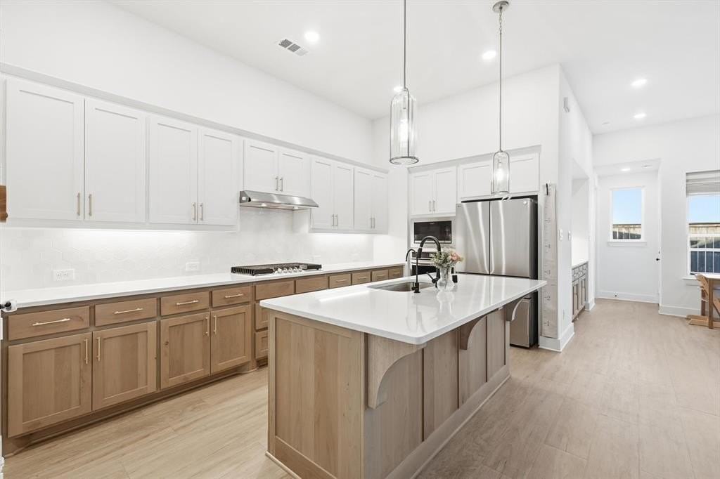 1417 Sandhill Ln - Photo 4 of 34