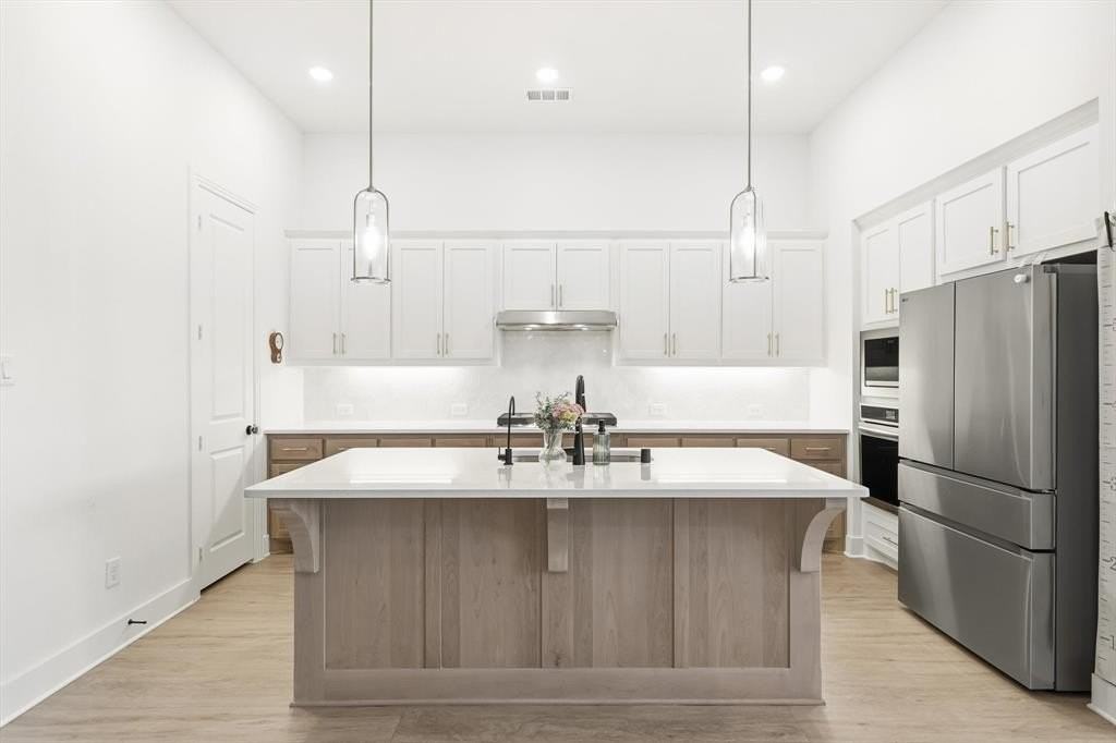 1417 Sandhill Ln - Photo 5 of 34