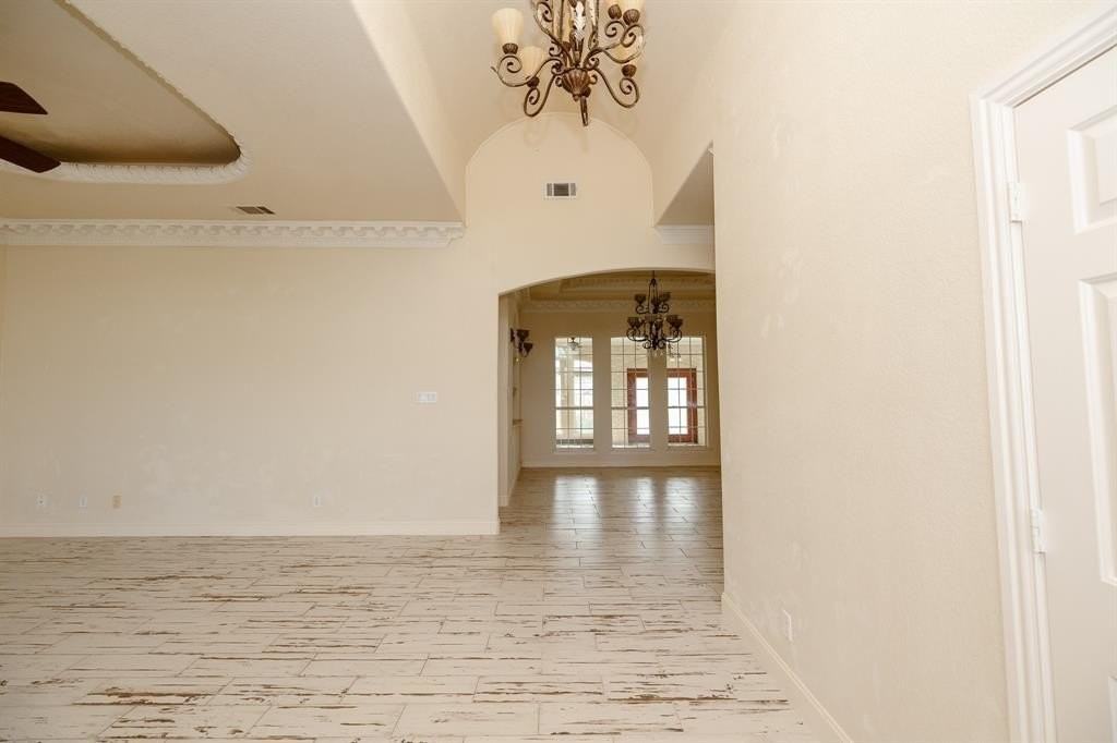 624 Horseshoe Bnd - Photo 7 of 39