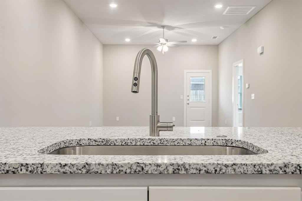 6121 Princess Ln - Photo 6 of 35