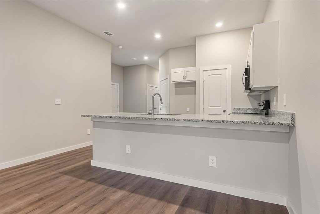 6121 Princess Ln - Photo 7 of 35