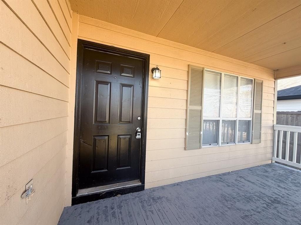 493 N Bryant Ave - Photo 4 of 30