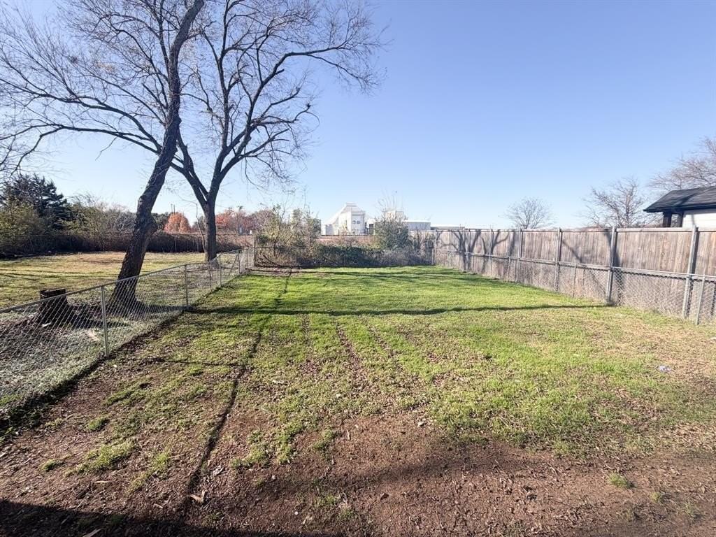 493 N Bryant Ave - Photo 6 of 30