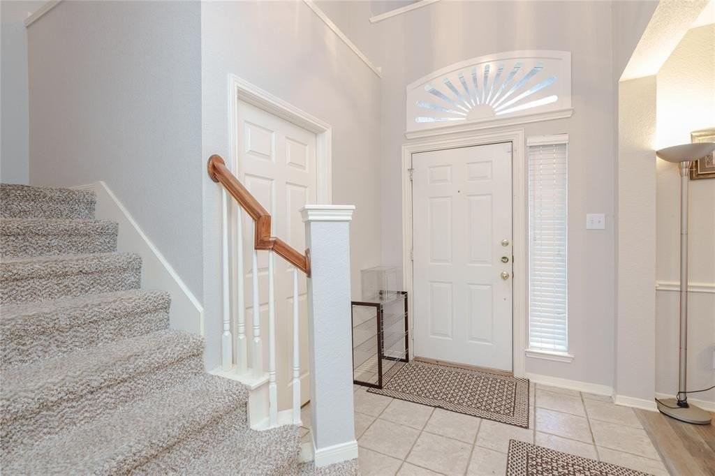 2509 Cross Haven Dr - Photo 2 of 25