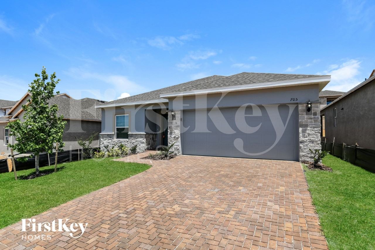 705 Blackstone St - Photo 2 of 15